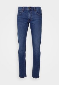 Jean denim bleu coupe slim avec bouton et fermeture éclair à l'avant, style cinq poches, et surpiqûres visibles sur fond blanc.
