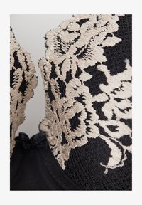 Non sélectionné, Black and Ivory