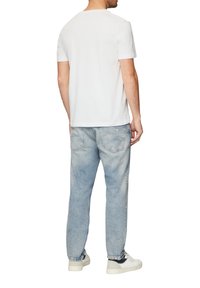 s.Oliver MIT LOGO UND V-AUSSCHNITT - T-Shirt basic - weiß