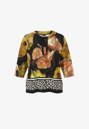 Bloemmotief sweatshirt met driekwartmouwen; heeft een zwarte basis, heldere oranje en gele bloemen, en een onderband met luipaardprint.