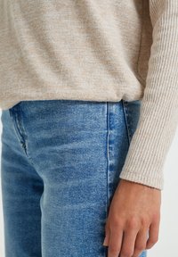 OPUS Stickad tröja - beige