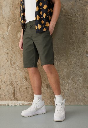 Dickies SLIM FIT - Kratke hlače - olive green