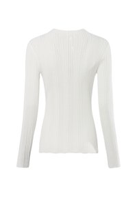 Pull en tricot blanc avec de longues manches, texture côtelée verticale et encolure ronde. L'ourlet est légèrement festonné. Vue de dos présentée.