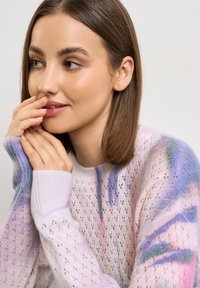 Taifun LANGARM RUNDHALS AUS POINTELLE- - Strickpullover - light creme gemustert