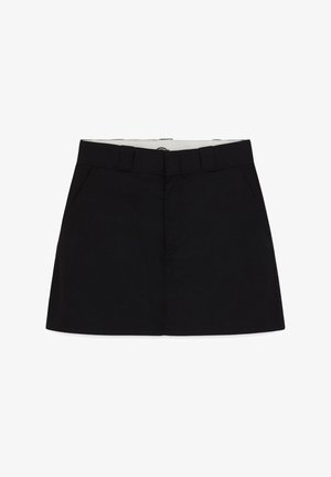 Saia preta com uma cintura ajustada, apresentando dois bolsos laterais e um design minimalista. Feita de tecido suave, sem padrões visíveis.