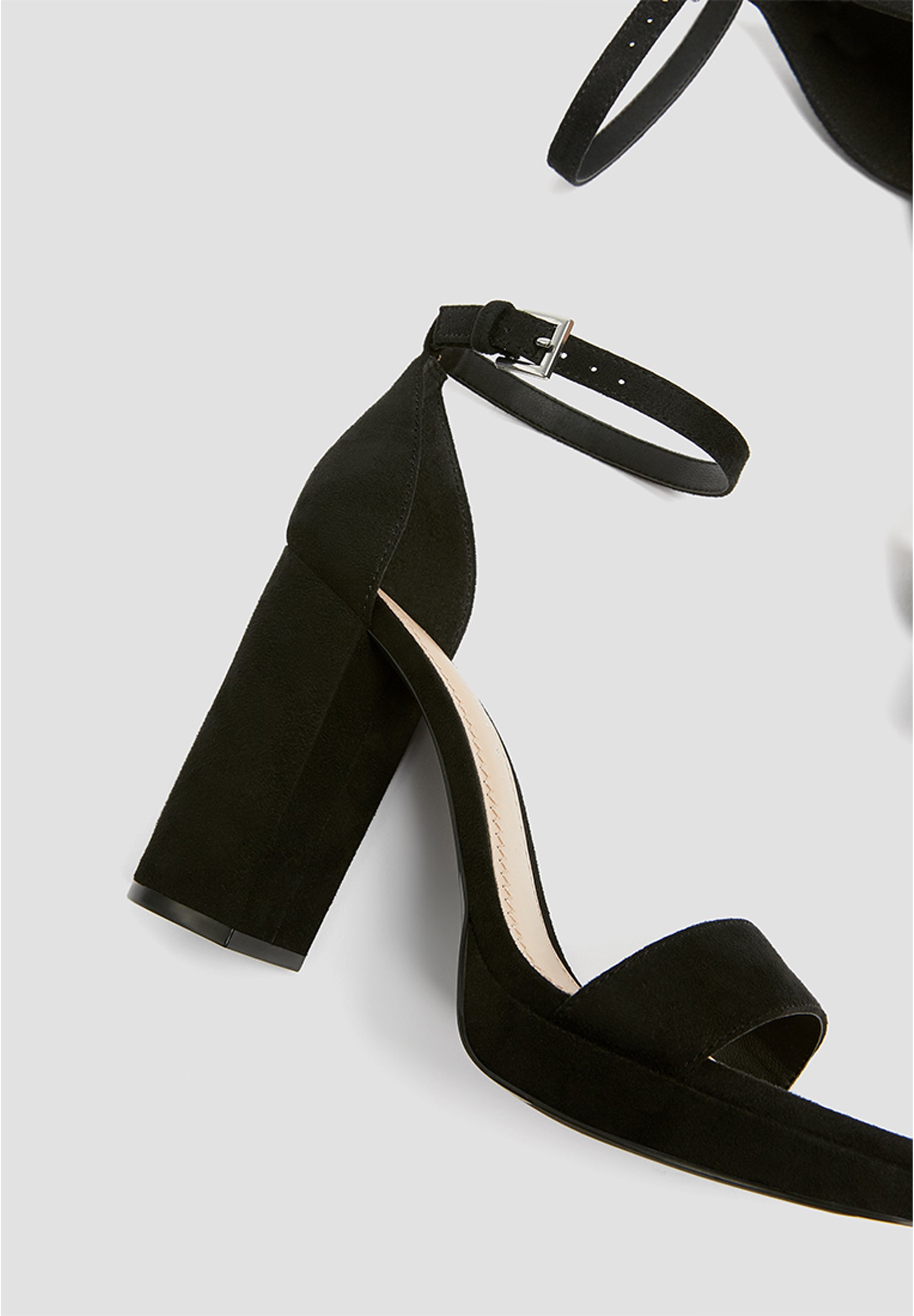 sandale a talon pull and bear