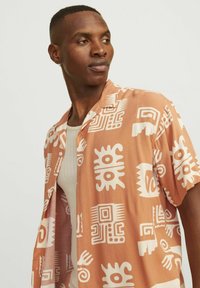 Jack & Jones JORLUKE OCEAN RESORT STYD - Camisa - carnelian