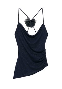 Camisole nera scintillante con scollo a mantella, orlo asimmetrico e spalline sottili incrociate. Presenta un dettaglio floreale in tulle sul retro.