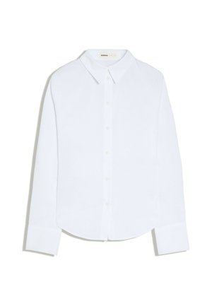 Chemise blanche à manches longues avec boutons, col et poignets, ourlet légèrement arrondi, présentée sur un fond blanc uni.