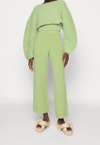 Cult Gaia Strickpullover - green