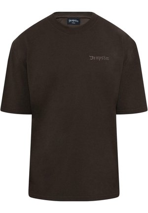 Brun bomulds t-shirt med rund halsudskæring, korte ærmer, og et lille "DropSize"-logo broderet i lys farve på brystet.
