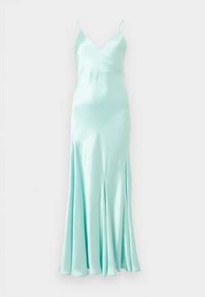 Svetlomodré saténové šaty na ramienka s výstrihom do V a rozšírenou sukňou s bočnými rozparkami.