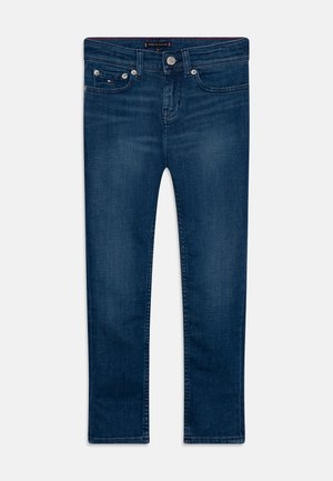 Dunkelblaue Denim Jeans mit einem taillierten Design, Fünf-Taschen-Stil, Metallknopfverschluss und dezenten Nähten entlang der Nähte.