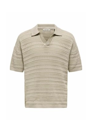 Polo en tricot beige clair à manches courtes, avec un col en V et des rayures texturées sur l'ensemble du tissu. Design léger et respirant.