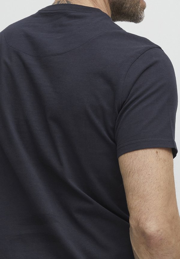 FQBirgerson - Print T-shirt - salute2