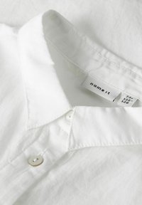 Name it NKFFEMMA CAPSL - Top - bright white