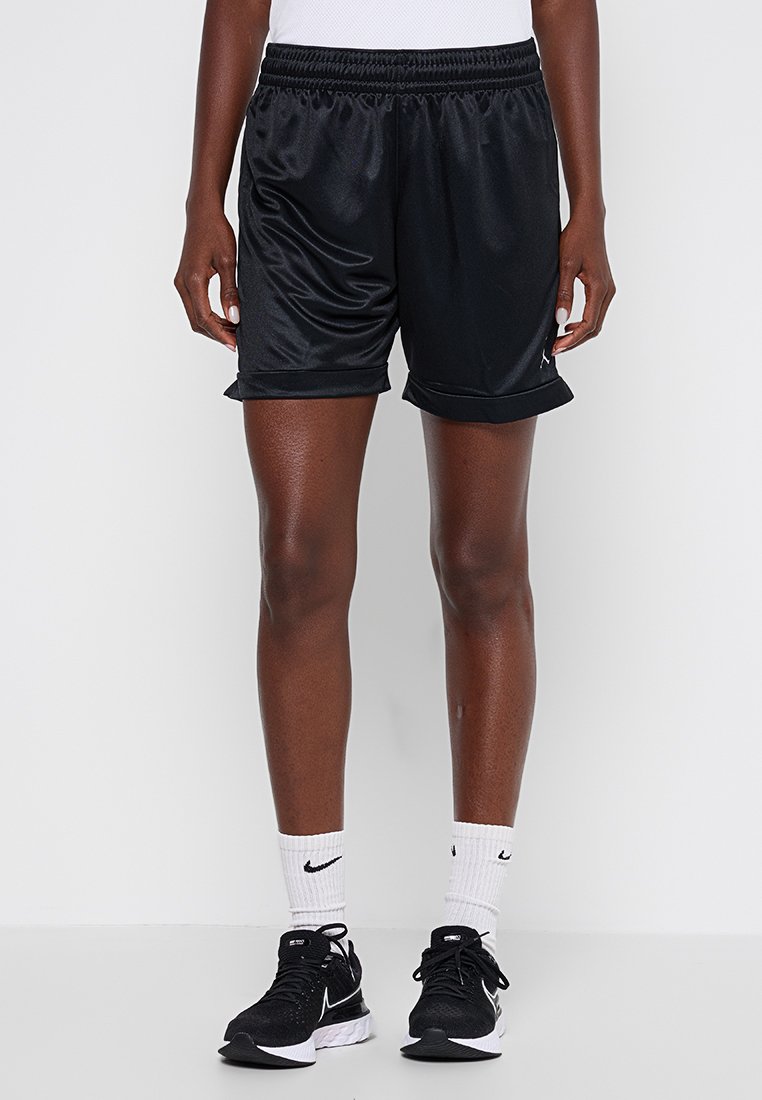 Shorts de sport noirs en tissu brillant, avec une taille élastique et une coupe décontractée, dotés d'un ourlet replié.
