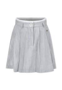 Jupe grise avec des rayures verticales, design plissé, fermeture à boutons à la taille et un petit détail d'emblème sur le côté. Texture de tissu douce.