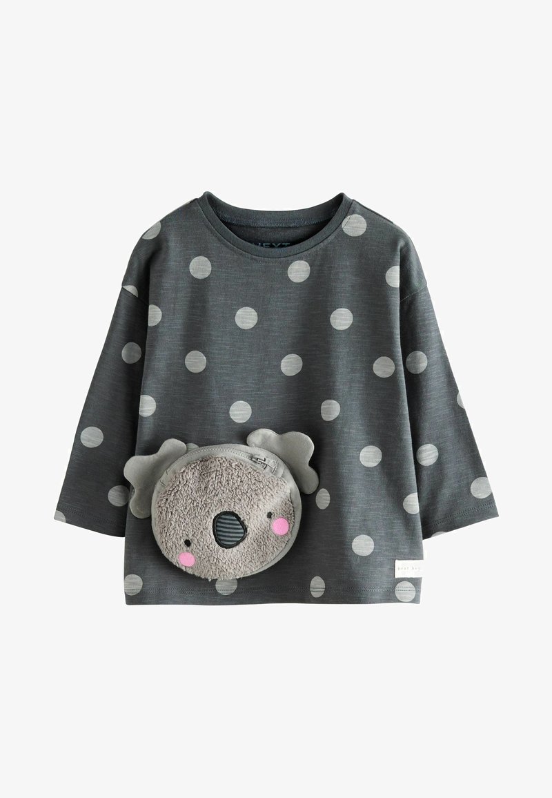 Chemise grise à manches longues avec de grands pois gris clair et une poche en peluche en forme de koala avec des oreilles et un compartiment zippé à l'avant.