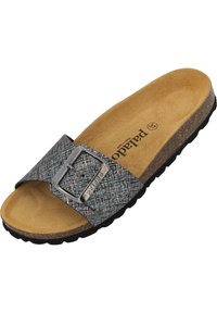 Zwart en zilver gemarmerde teenslipper met een brede band en een metalen gesp. Korken voetbed met een gestructureerd bruin oppervlak, rubberen zool.