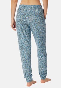 Lichte blauwe broek met een bloemenpatroon in groen en wit. Elastische tailleband en taps toelopende manchetten, die ademend comfort bieden.
