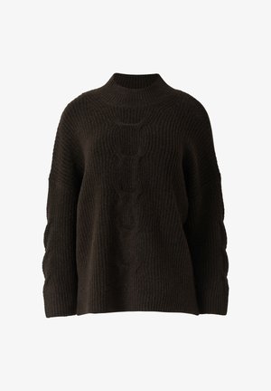 Brauner gestrickter Pullover mit hohem Kragen, der ein strukturiertes Rippenmuster und Zopfmuster entlang des Körpers und der Ärmel aufweist. Gemütliche Passform.