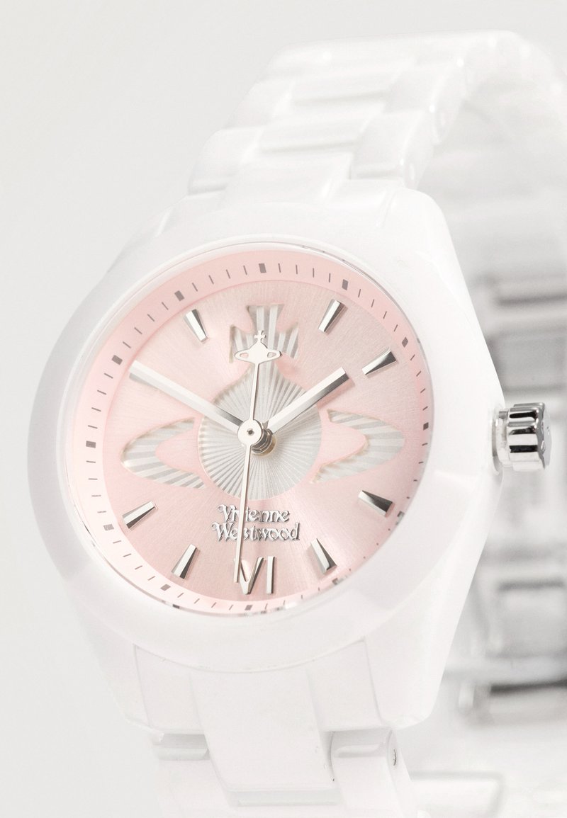 Orologio da polso bianco con quadrante rosa, indici delle ore argentati, tre lancette e logo Vivienne Westwood sul quadrante.