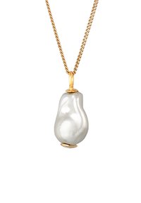 Sølv barok perle vedhæng på en guld kæde. Den glatte, uregelmæssige form af perlen kontrasterer med den snoede tekstur af guldkæden.
