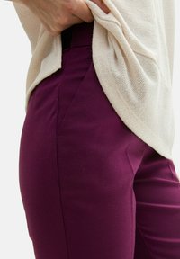 TOM TAILOR MIA SLIM - Chino kalhoty - blackberry