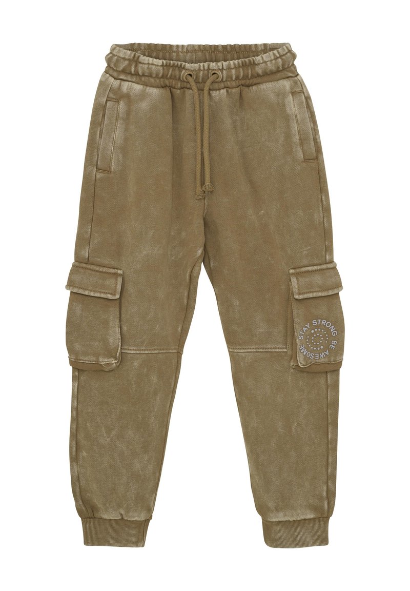 Cargo sweatpants in een gedempt olijfgroen. Gemaakt van zachte, gestructureerde stof met een elastische tailleband, zijzakken en een patch met tekst.