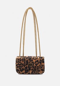 Borsa a tracolla con stampa leopardata, texture trapuntata, materiale in pelliccia nera e marrone, catene dorate e una placca con logo sul davanti.