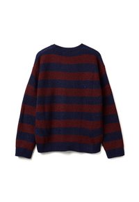 Maglione lavorato a maglia con una vestibilità casual, caratterizzato da ampie righe orizzontali in bordeaux e blu navy. Tessuto testurizzato e colletto a costine.
