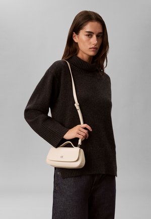 Calvin Klein, TOP HANDLE CROSSBODY - Sac à main - beige