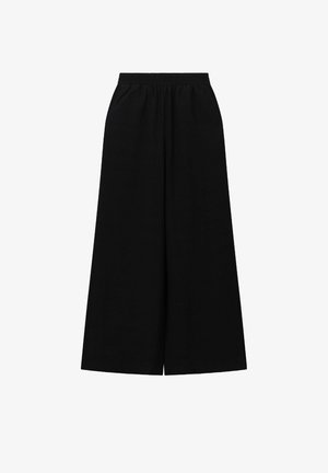Schwarze, weit geschnittene Hose mit elastischem Bund. Der Stoff wirkt glatt mit einem dezenten Glanz. Das Design verfügt über seitliche Taschen.