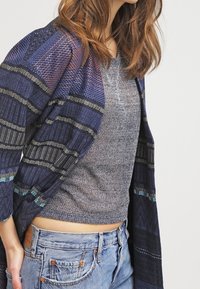 Vero Moda Stickad tröja - dark blue