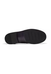 Sole di scarpa nera con motivo esagonale per la presa, superficie liscia, punta arrotondata e tacco leggermente rialzato. Dettagli delle cuciture visibili lungo il bordo.