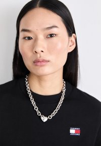 Tommy Jeans REG MELANGE BADGE - Basic T-shirt - black
