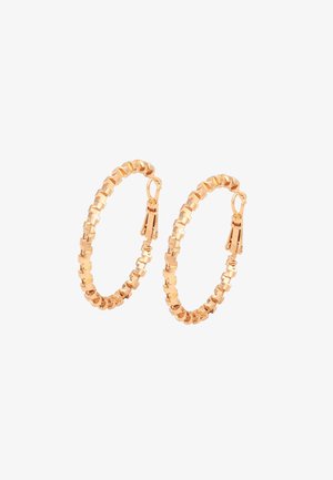 Arany színű fülbevalók, láncos kialakítással, texturált felülettel és biztonságos kapoccsal. A átmérő és a forma sima ívet biztosít.