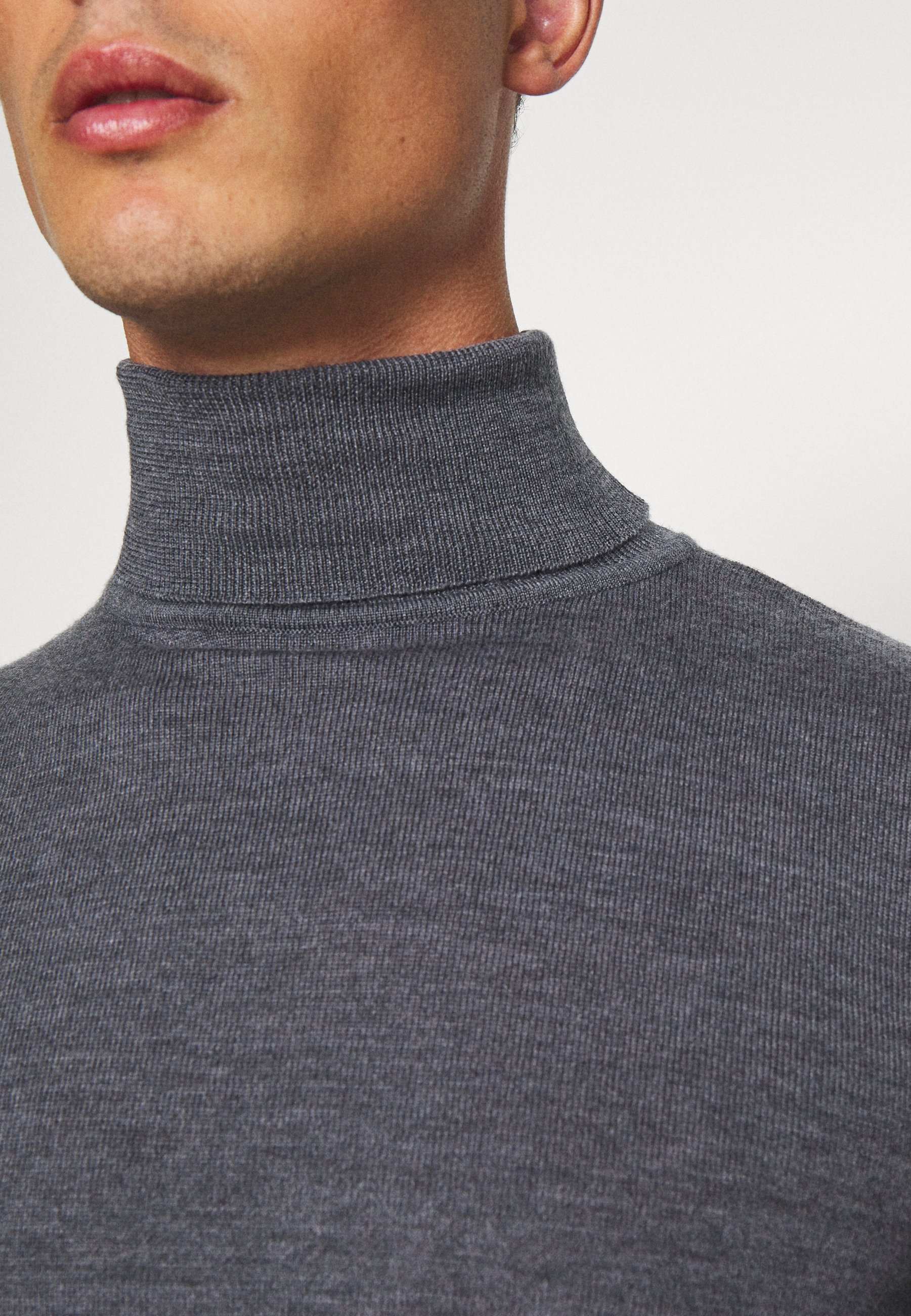 Kronstadt JOHANNES ROLL NECK Strikkegenser anthracite Farah GOSFORTH ROLL NECK EXTRA - Strikkegenser - rich grey