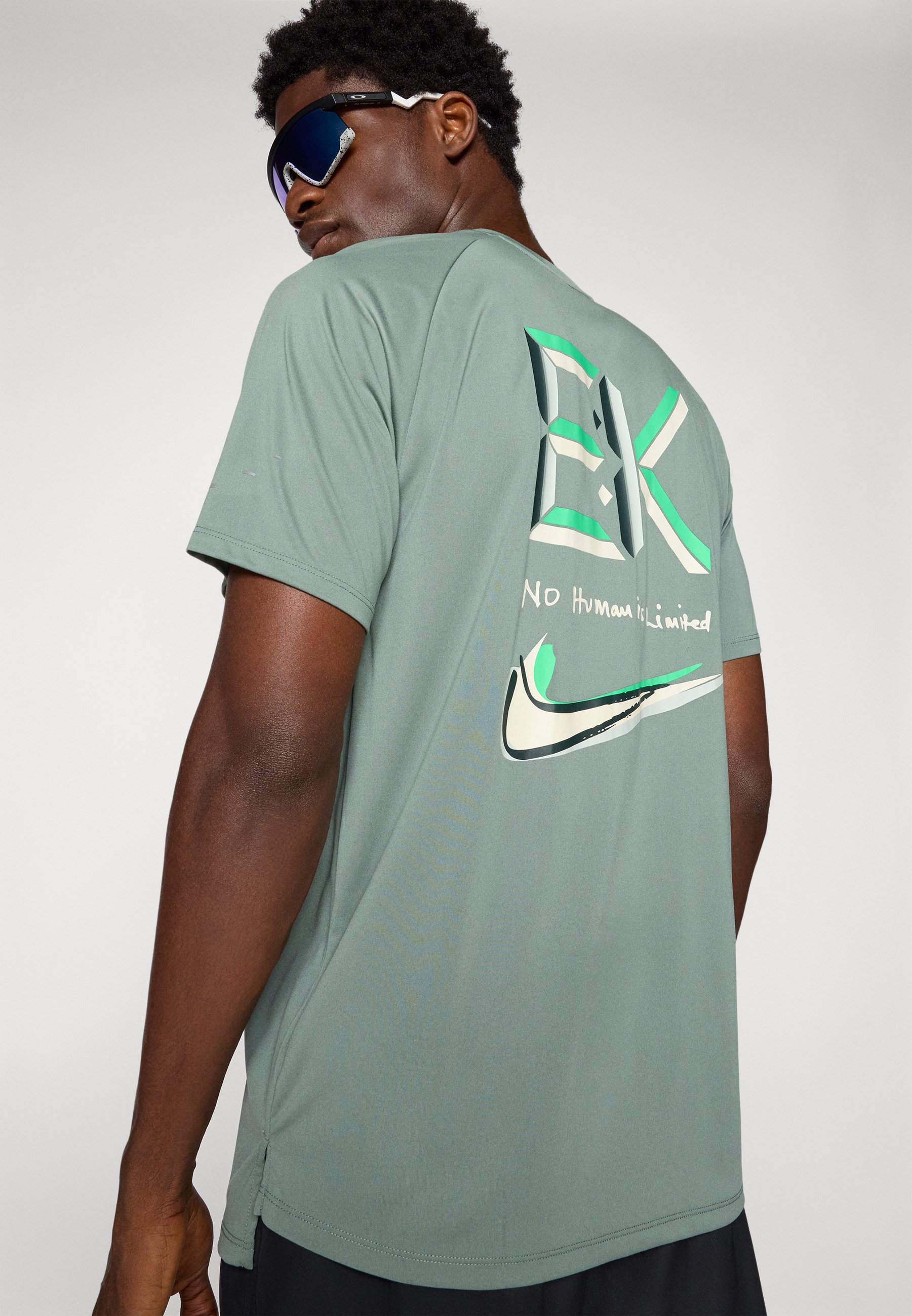 clay green nike shirt