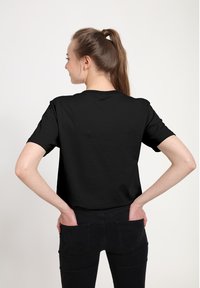 Star Wars STAR WARS: THE MANDALORIAN GROGU LIGHTS - T-shirt med print - black