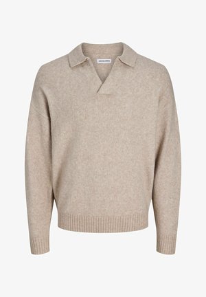 Beige lõngast kootud pusa V-kaela ja lühikese kraega. Omab soonilisi mansette ja allääre, valmistatud pehmest, tekstureeritud kangast.