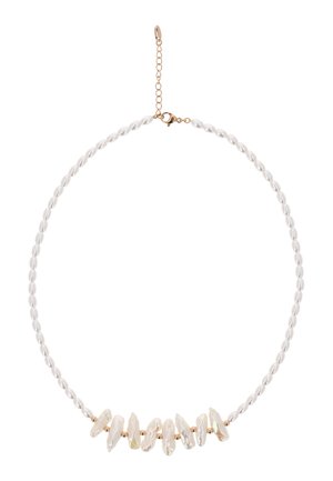 Nyaklánc kis fehér ovális gyöngyökkel és szabálytalan alakú fehér gyöngyházgyöngyökkel, amelyeket kis arany gyöngyök választanak el, arany kapocs állítható lánccal.