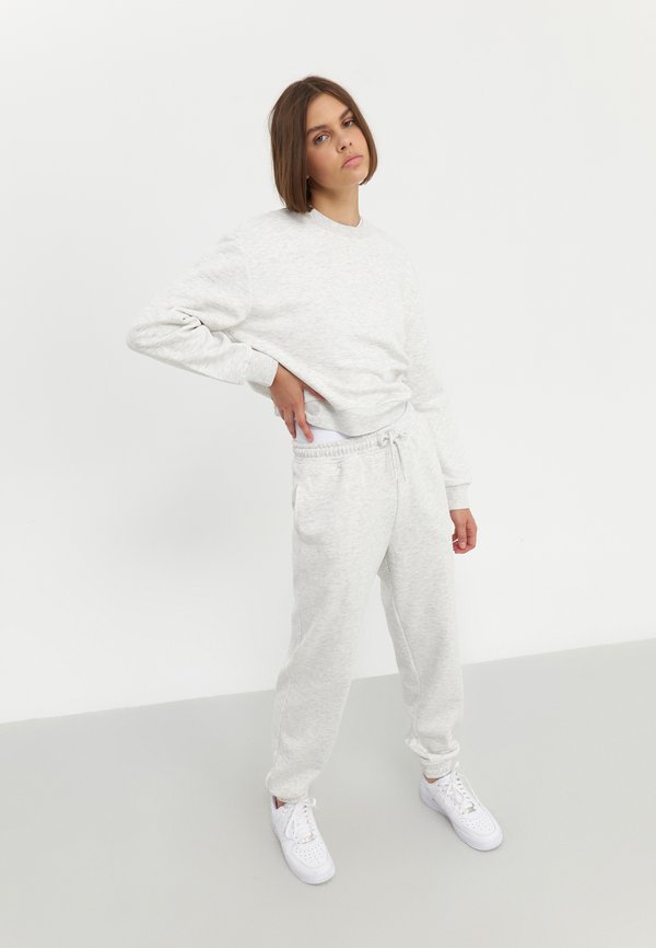 SET   - Trainingsanzug