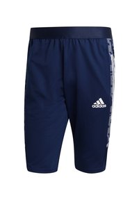 Marineblauwe sportshorts van vochtafvoerend materiaal, met een elastische tailleband en een wit Adidas-logo met gestructureerde zijaccenten.