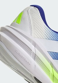 Laufschuh mit einem mehrfarbigen Obermaterial in Blau, Weiß und neongrünen Akzenten. Strukturierter Stoff und CLOUDFOAM-Branding auf der Sohle.