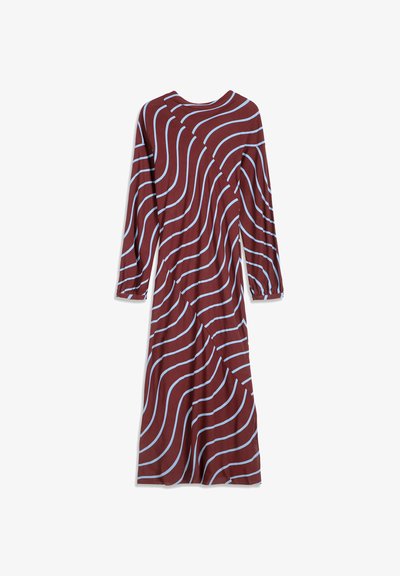 Robe marron à manches longues avec des rayures ondulées bleu clair et un col rond, présentée sur fond blanc.