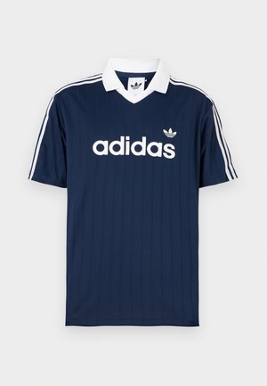 Tmavě modrý sportovní dres Adidas s krátkým rukávem, bílým límečkem, třemi bílými pruhy na rukávech a bílým logem Adidas uprostřed přední strany.