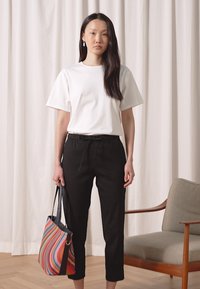 Theory TREECA JOGGER - Calças de fato de treino - black