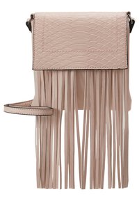 Hellrosa Leder-Umhängetasche mit einer strukturierten Klappe, langen Fransen-Details und abnehmbarem Schulterriemen.